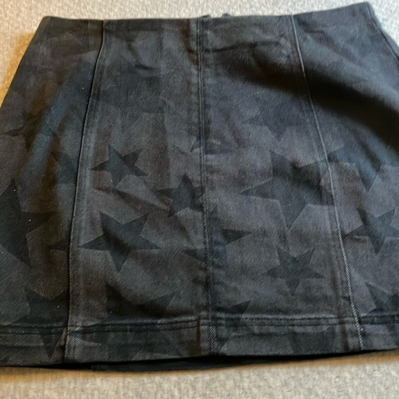 Tinseltown Dresses & Skirts - ⭐️skirt with lots stars on it✨excellent condition